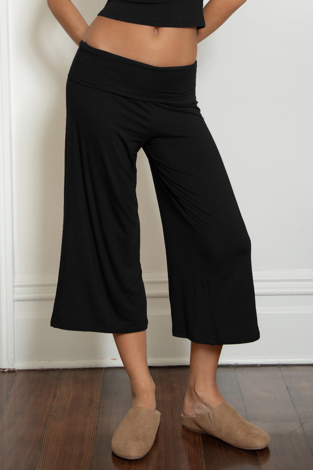 Sora Fold Over Gauchos- Black