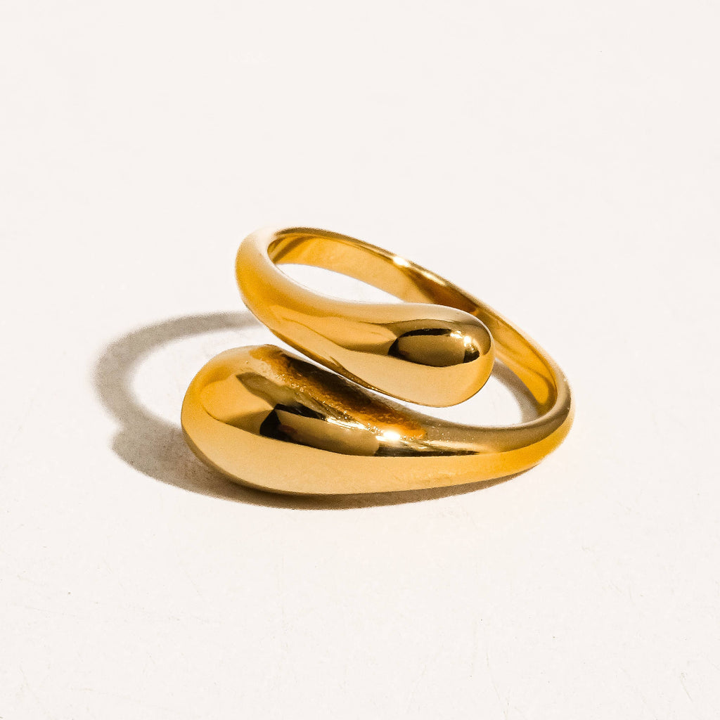 Gabrielle Twist Ring: Gold
