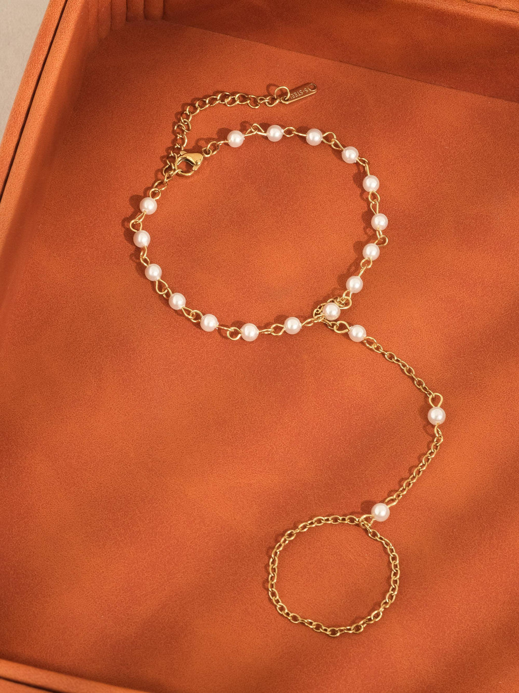 Windsor Pearl Hand Chain