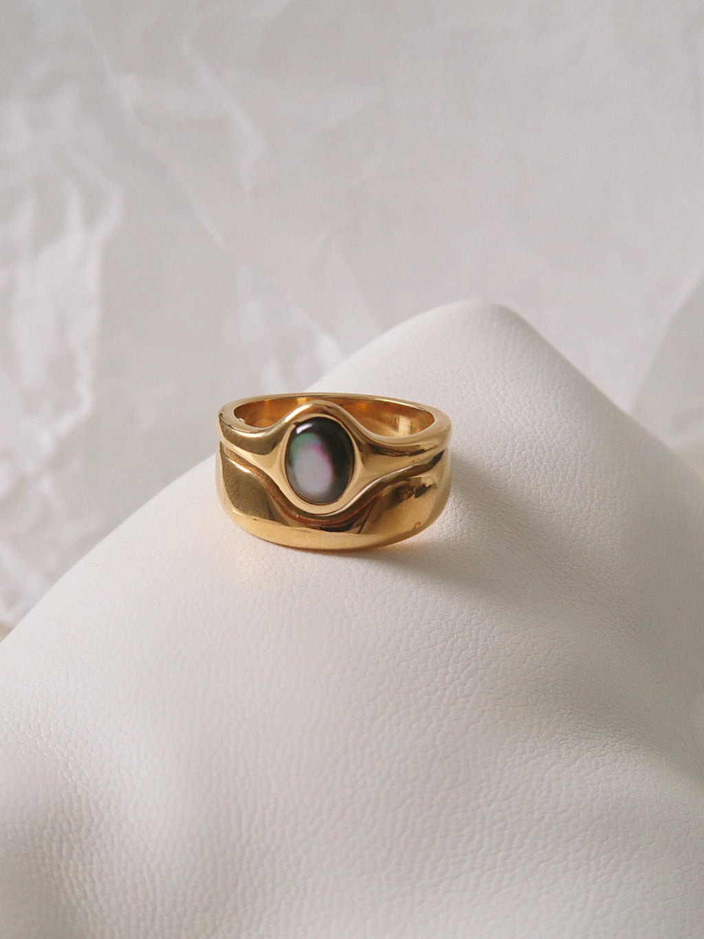 Alouette Stone Wave Ring