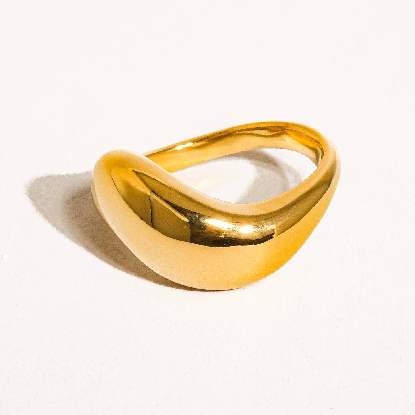 Erin Classic Wavy Band- Gold