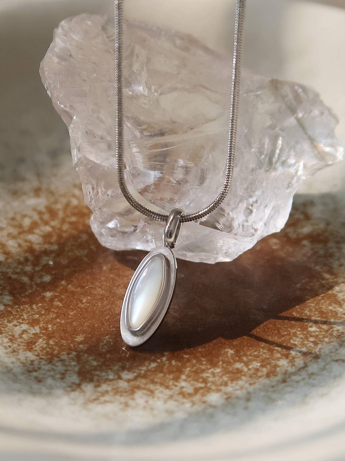 Amulet Shell Necklace: Silver