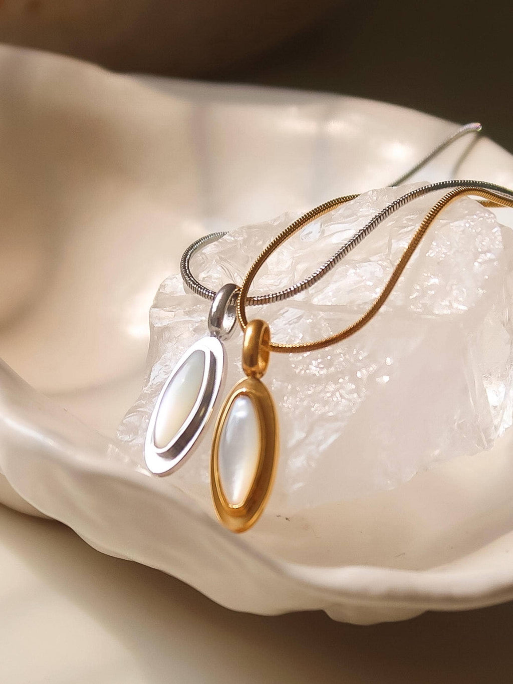 Amulet Shell Necklace Gold